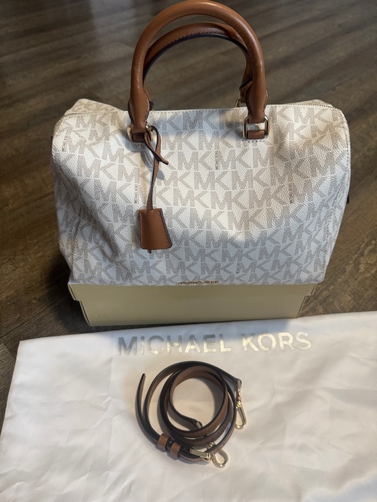 Michael Kors Handbags - Michael Kors Signature Satchel in Vanilla and Brown